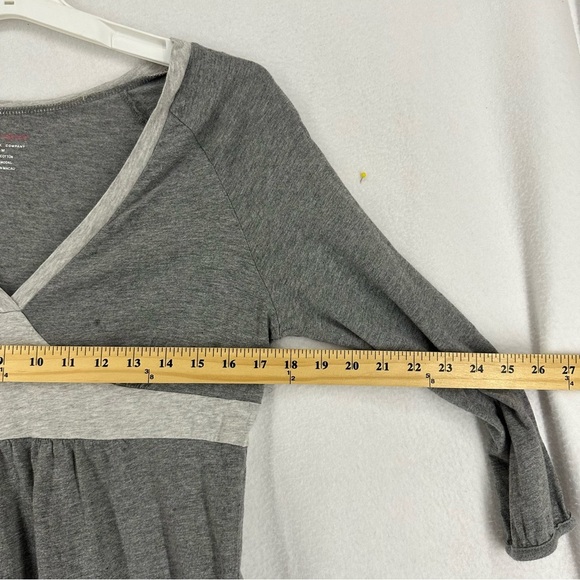 New York & Company Sport Long Sleeve V Neck T Shirt Womens Medium Grey - Picture 3 of 9